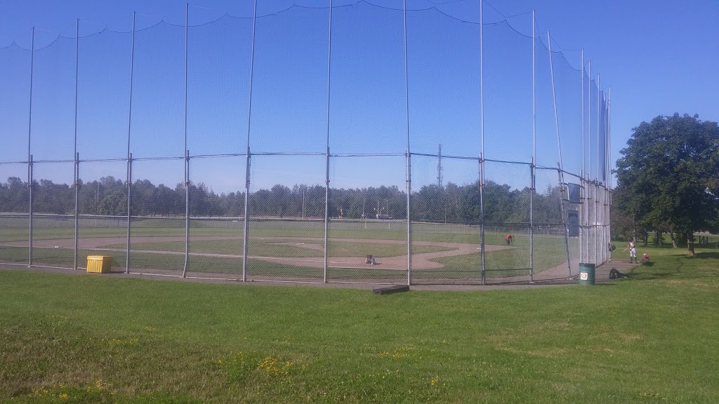 Tauvette Park | 2436 Innes Rd, Gloucester, ON K1B 3A1, Canada | Phone: (613) 222-2222