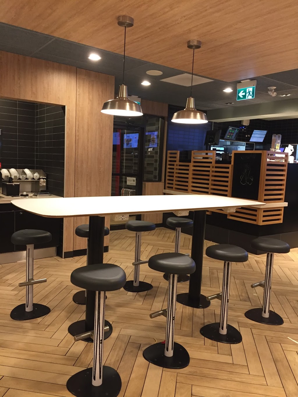 McDonalds | 1300 King St E, Oshawa, ON L1H 8J4, Canada | Phone: (905) 434-7111