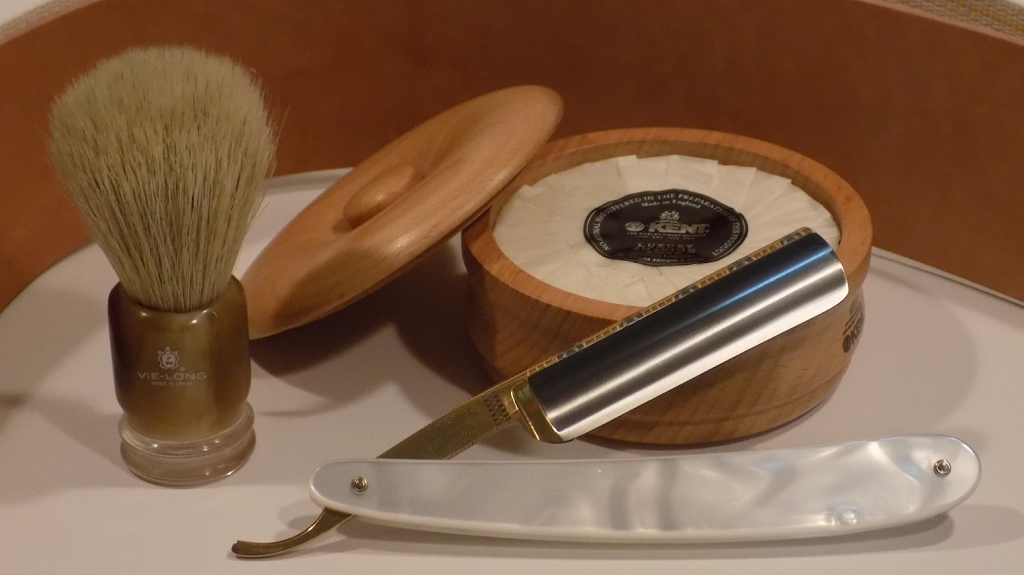 Bridgeburg Gentlemans Shoppe | 31 Jarvis St, Fort Erie, ON L2A 2S3, Canada | Phone: (289) 438-2276