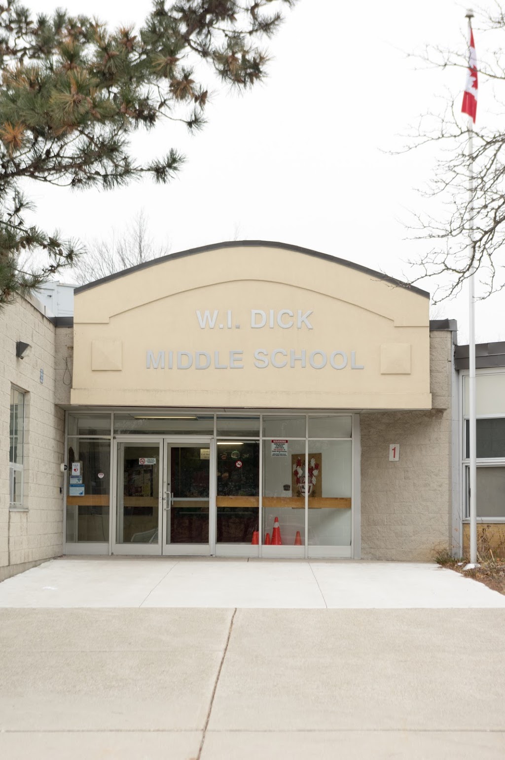 W I Dick Middle School | 351 Highside Dr, Milton, ON L9T 1W8, Canada | Phone: (905) 878-8119