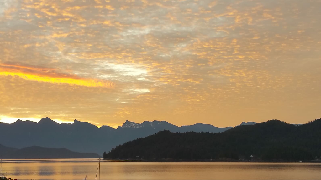 The Beach Avenue Guest House | 3261 Beach Ave, Roberts Creek, BC V0N 2W2, Canada | Phone: (604) 865-0588