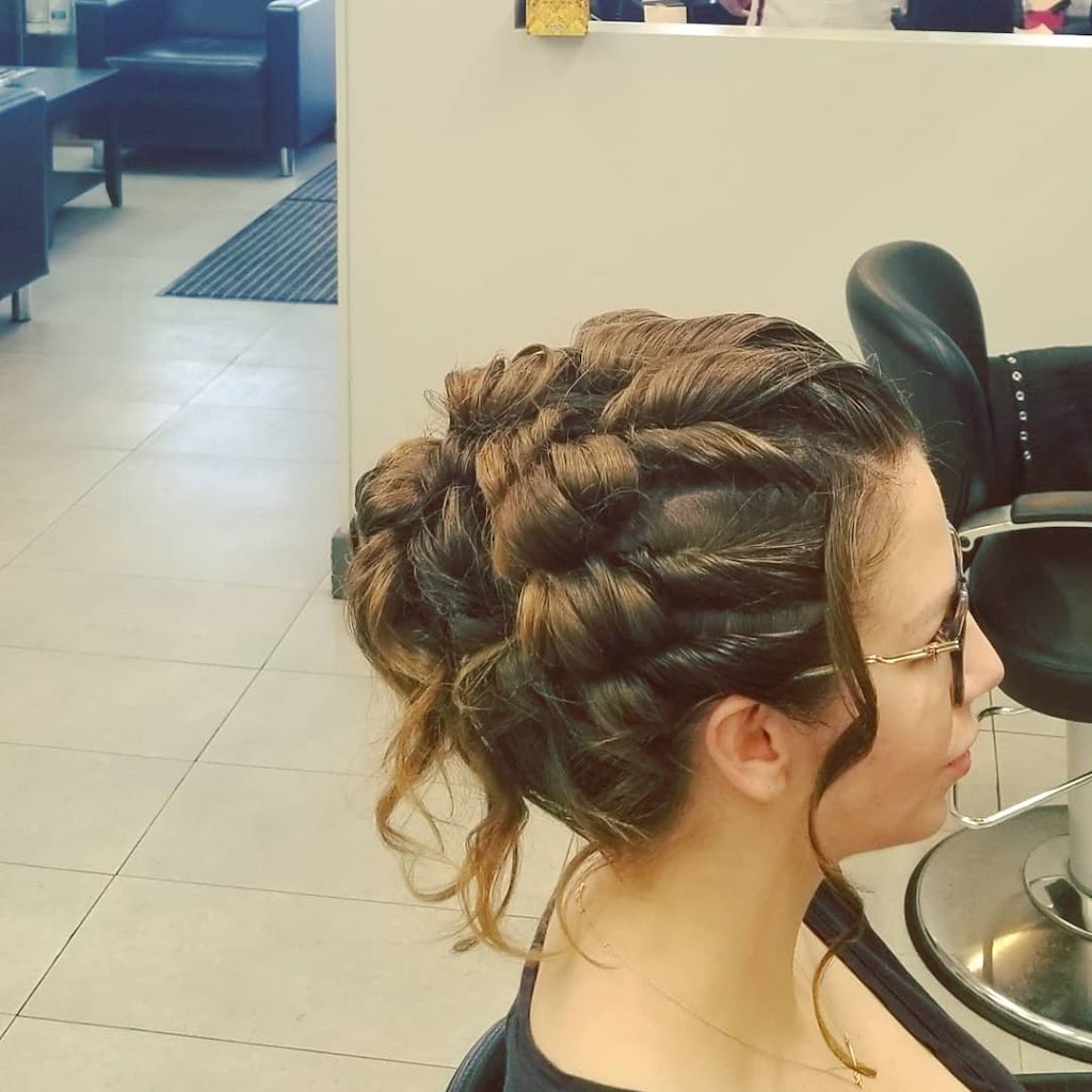 Awesome Hair Salon | 37846 3 Ave, Squamish, BC V8B 1B9, Canada | Phone: (604) 390-3911
