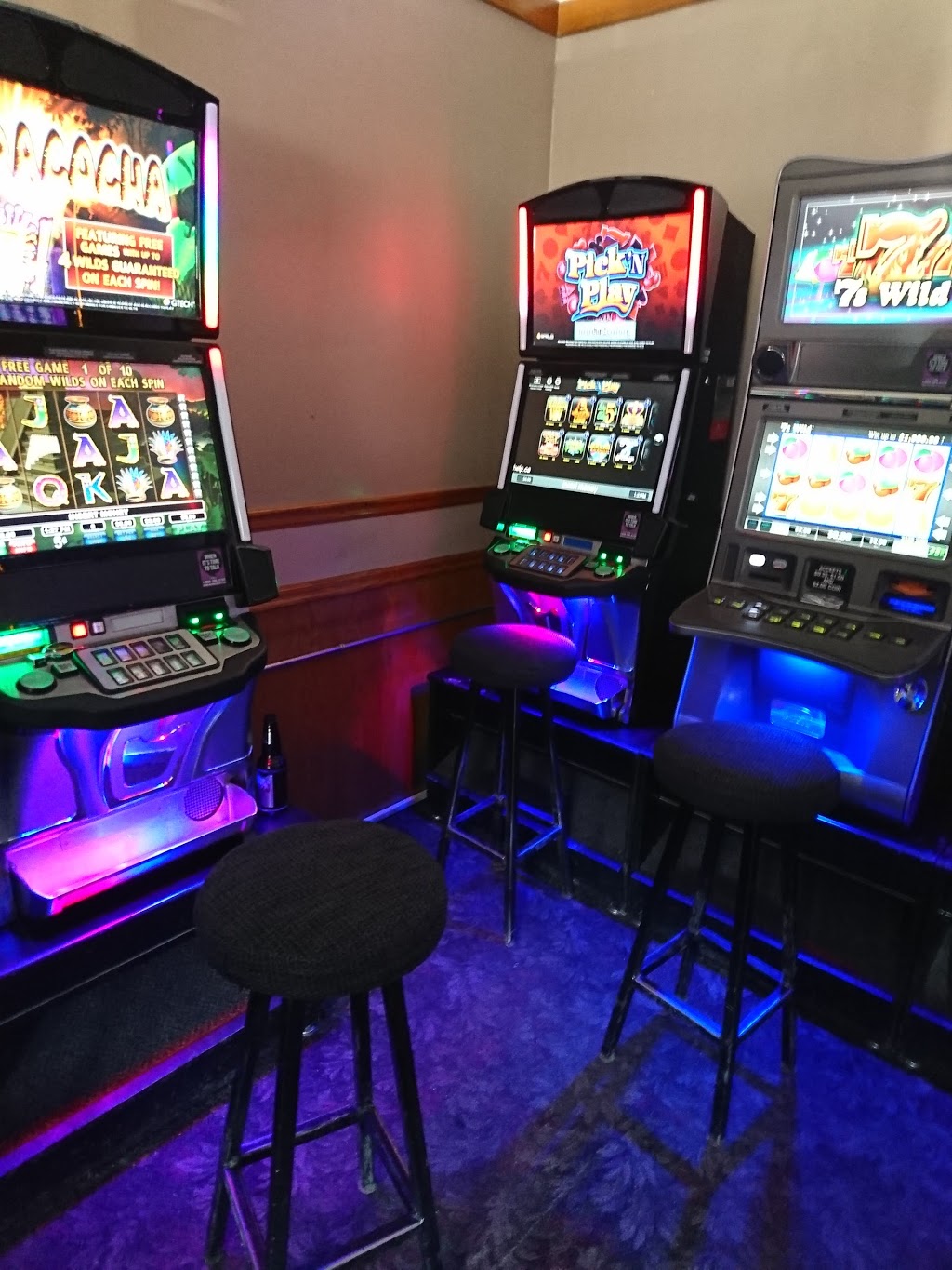 Theo Bills Restaurant and Lounge | 530 Victoria Ave E, Regina, SK S4N 0N7, Canada | Phone: (306) 775-2455