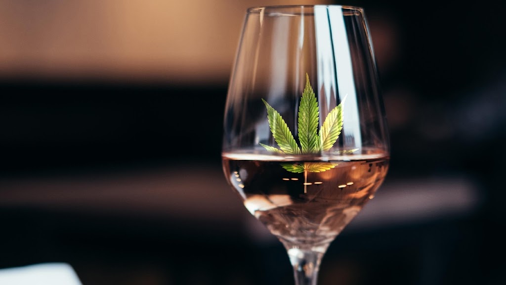 Cannabis and Wine Tour of Niagara Falls, Two Lakes Tours & Transportation | 7743 Weyburn Cir, Niagara Falls, ON L2H 2M5, Canada | Phone: (905) 321-9096