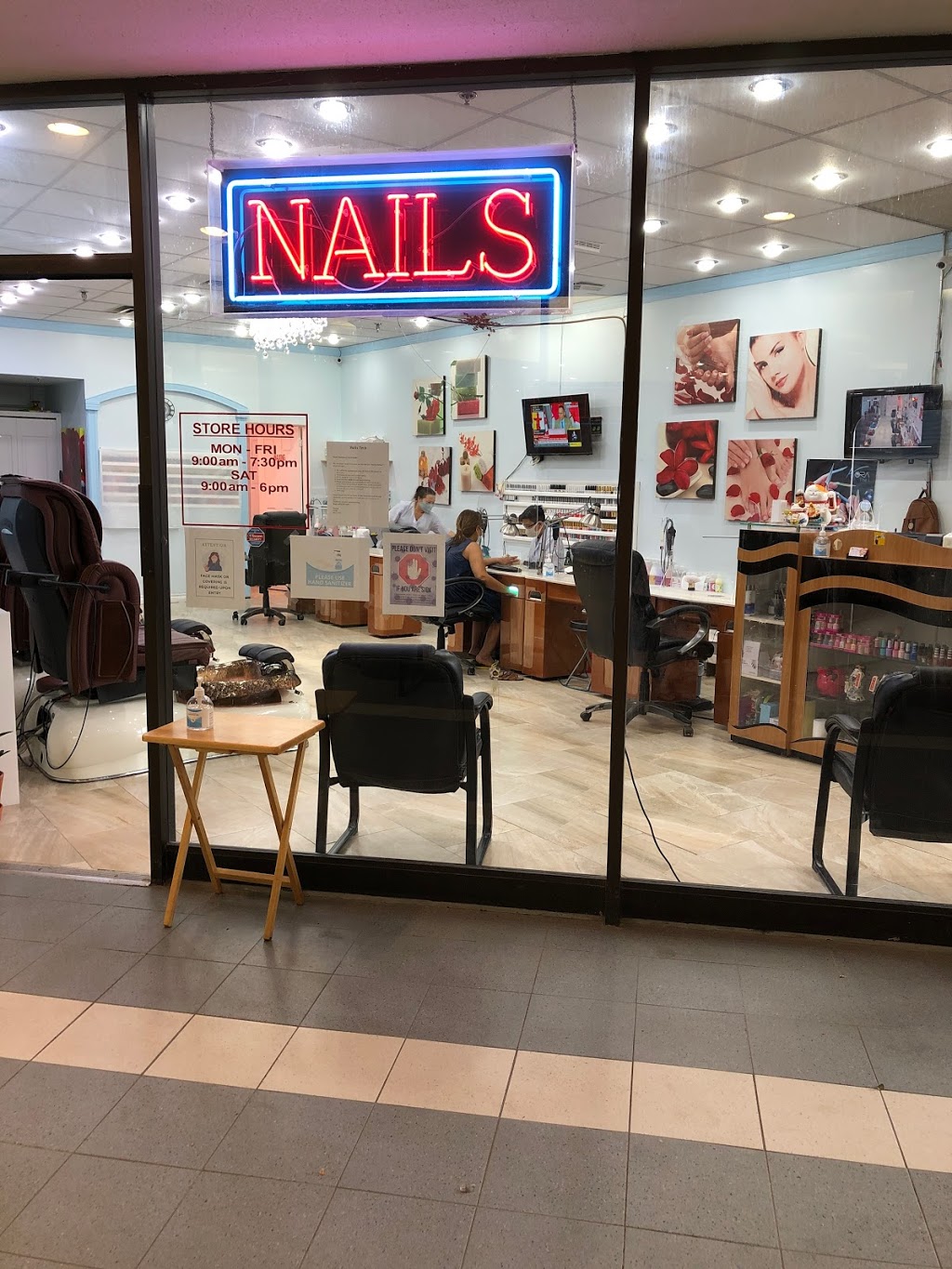 Nails Tech | point of interest | 550 Fennell Ave E, Hamilton, ON L8V 4S9, Canada | 9053189895 OR +1 905-318-9895