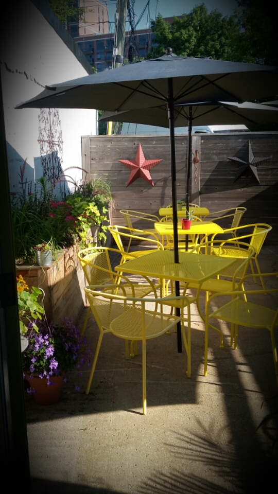 Luna Junction | 2800 Dundas St W, Toronto, ON M6P 1Y5, Canada | Phone: (416) 762-4116