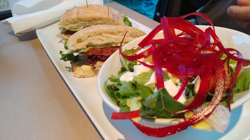 Jack Astors Bar & Grill | 310 W Hunt Club Rd, Nepean, ON K2E 1A5, Canada | Phone: (613) 225-4686