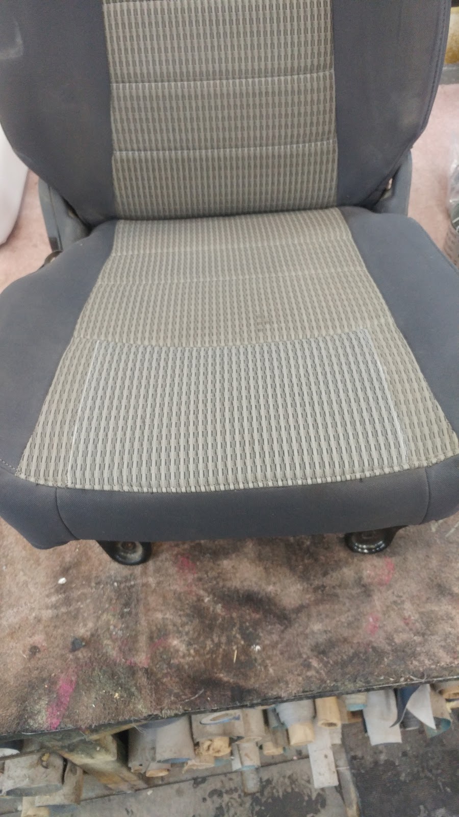 Rons Custom Upholstery | 21-1500 Regent Ave W, Winnipeg, MB R2C 3A8, Canada | Phone: (204) 663-8734