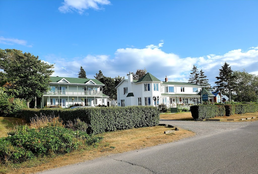 Auberge Foin de Mer | 85 Av. LeBlanc, Kamouraska, QC G0L 1M0, Canada | Phone: (418) 492-7081