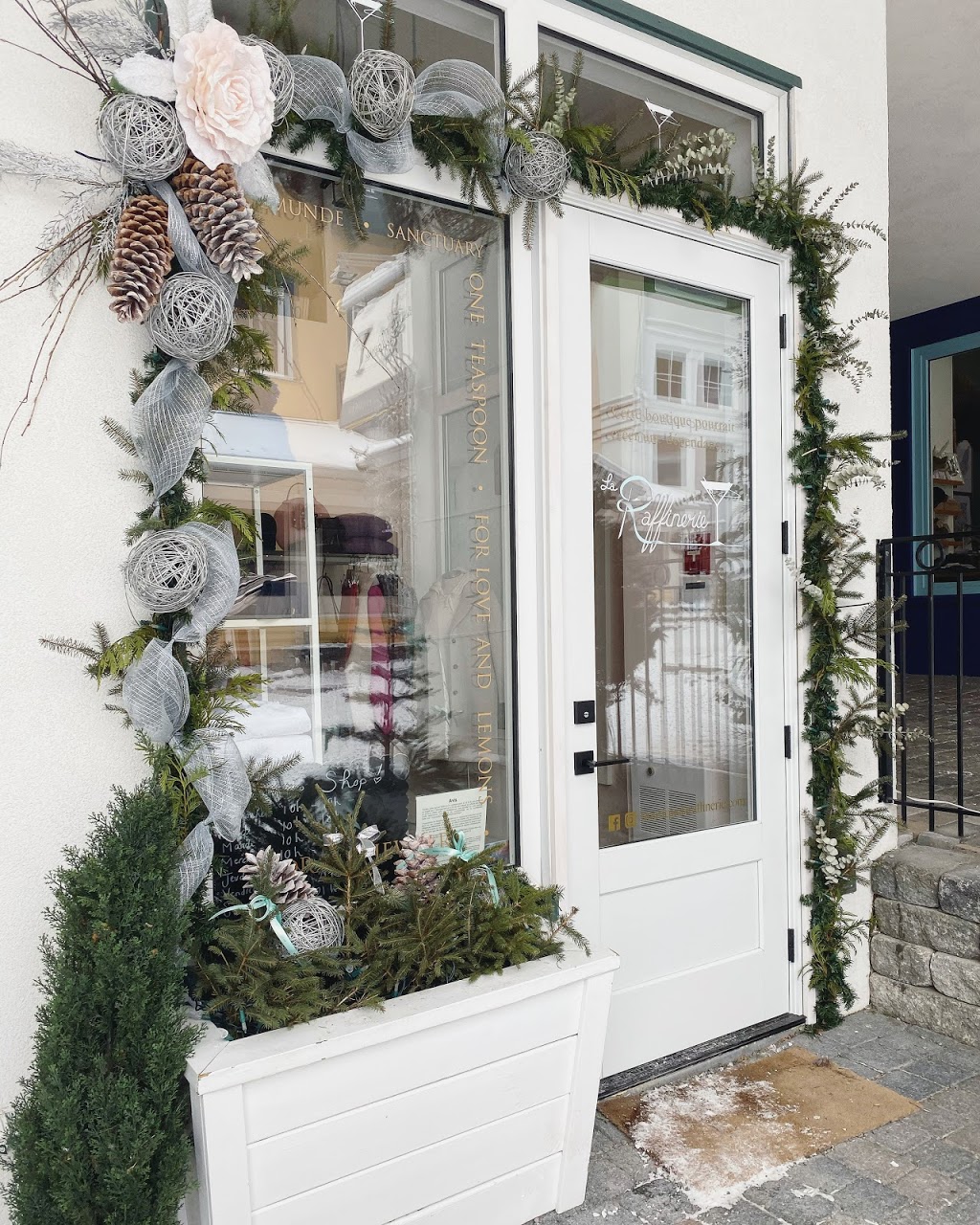 Boutique La Raffinerie | 2052 Chem. du Village, Mont-Tremblant, QC J8E 1K4, Canada | Phone: (819) 717-1288