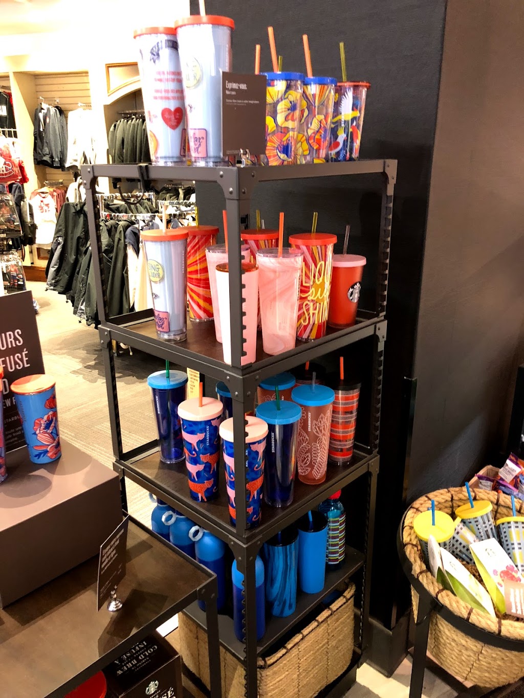 Starbucks | 350 Autoroute 15, Saint-Bernard-de-Lacolle, QC J0J 1V0, Canada | Phone: (450) 246-2000